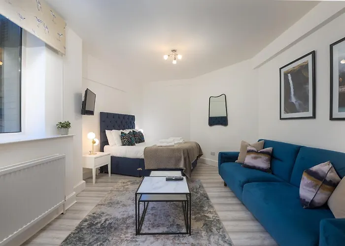 Capital Apartment 4 Chelsea Cloisters