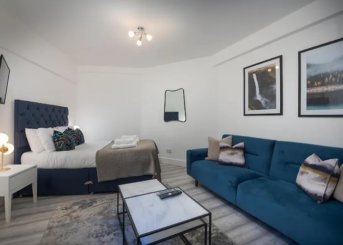 Capital Apartment 4 Chelsea Cloisters